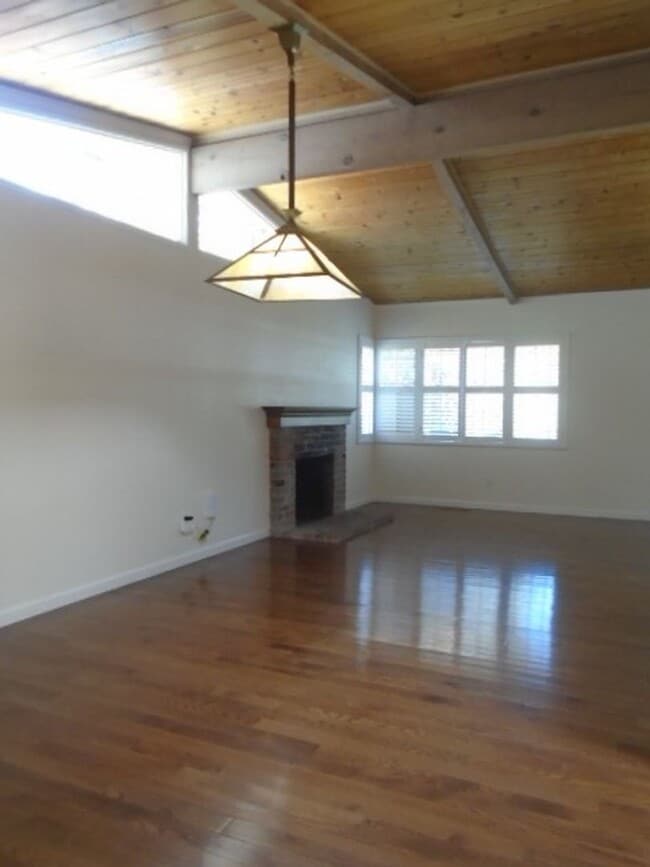 Building Photo - Nor Cal Realty, Inc. 3 BD 2 BTH House