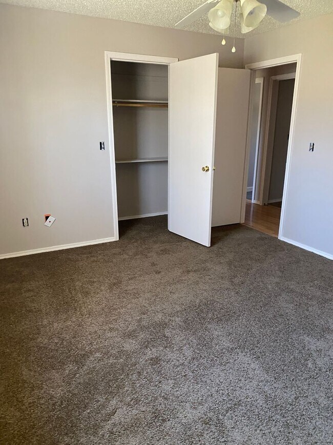 Foto del edificio - 3 bedroom/1 bathroom house