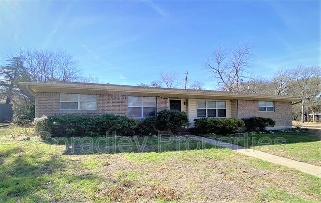 Building Photo - 3213 Pin Oak Dr