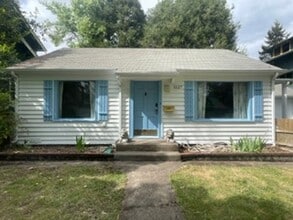 Building Photo - 1127 W 11th Ave