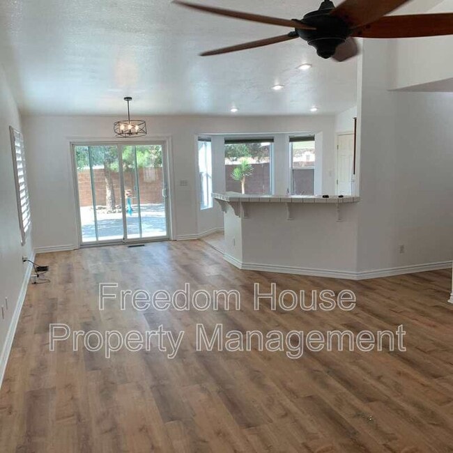 Building Photo - 5945 Badlands Ln