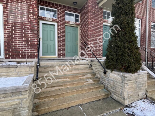 Building Photo - Spacious 3 Bedroom Condo with Open Floor P...