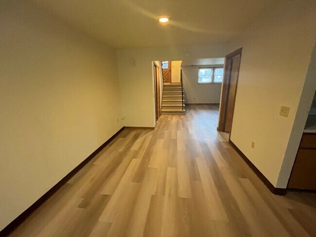 Foto del edificio - 811-813 W Adler Rd