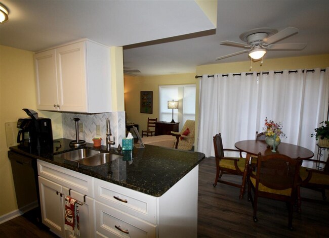 Foto del edificio - 800 St Andrews DriveLinville Gdns