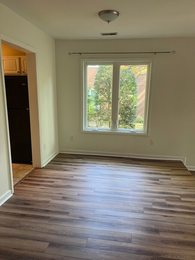 Foto del edificio - 4311 Southwind Dr