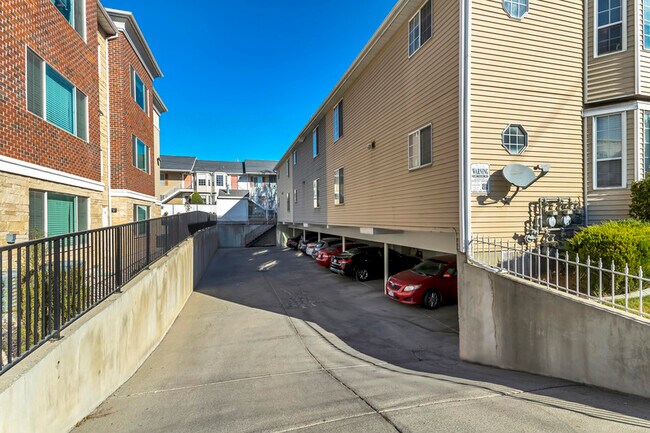 Building Photo - 611 N 700 E