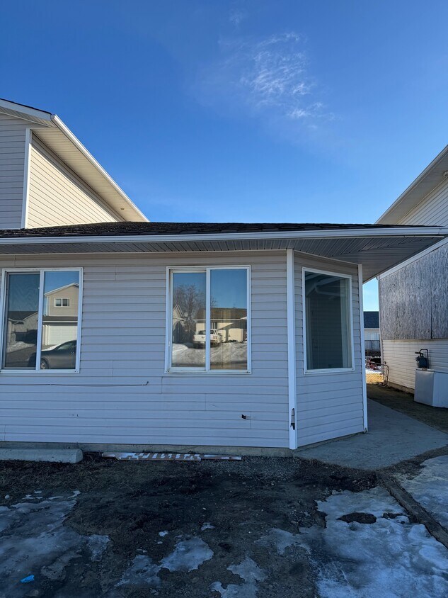 Primary Photo - 8915-881A 81a St