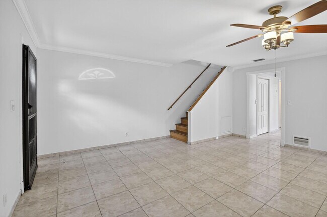 Building Photo - 5514 SW 44th Terrace