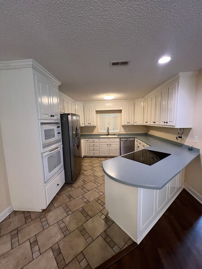 Foto del edificio - 2 Bedroom Single Family Home (Large Backya...