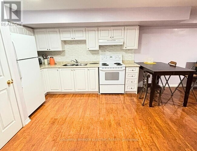 Photo du bâtiment - 1215 Simcoe St S