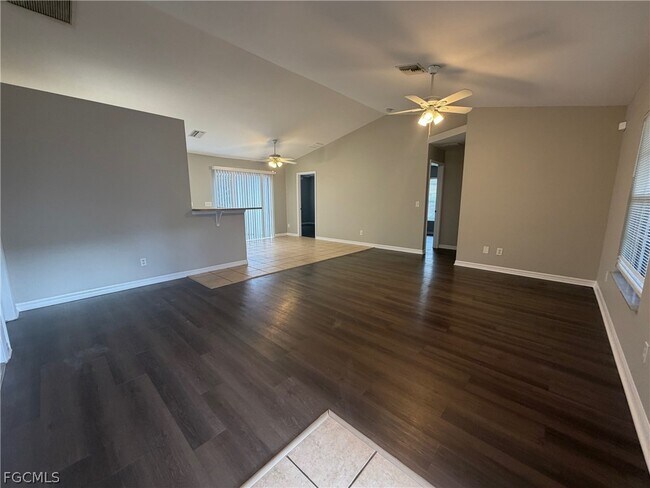 Foto del edificio - 4807 5th St W