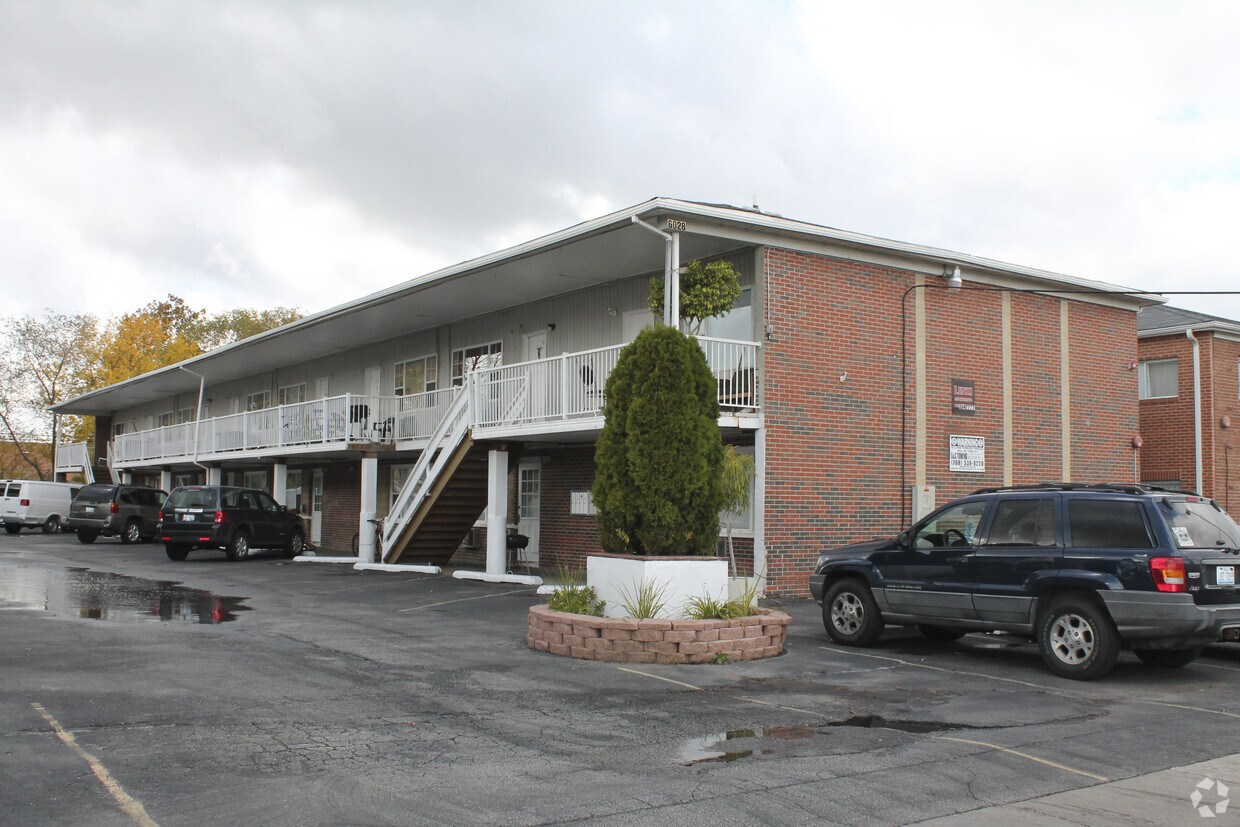 Primary Photo - 6028 Lenzi Ave