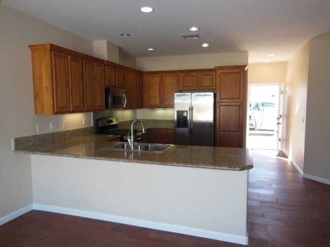 Foto del edificio - Swamp Cooler, Central AC and Tile Throughout!