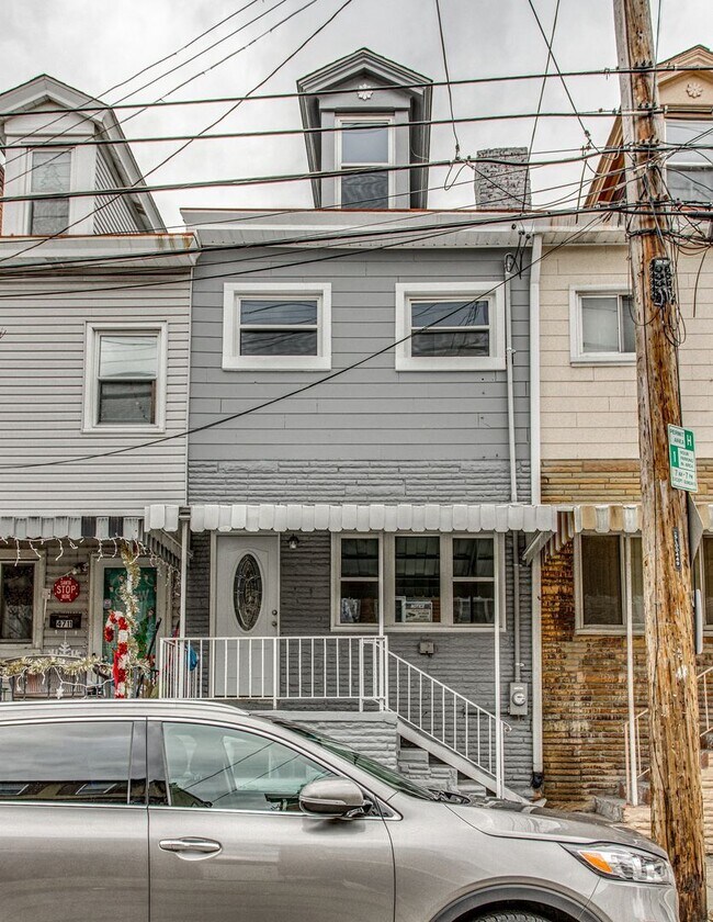 Foto del edificio - Beautiful Newly Renovated 3 Bedroom 2 Bath...