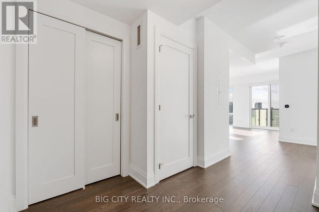 Building Photo - 470 Front St W