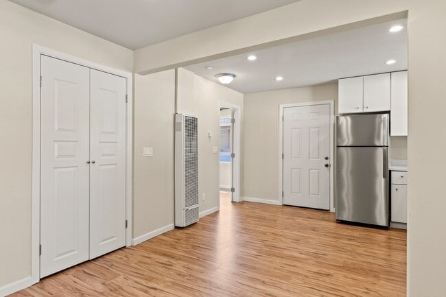 Foto del edificio - Modern 2 Bedroom in Alameda w/ Parking!