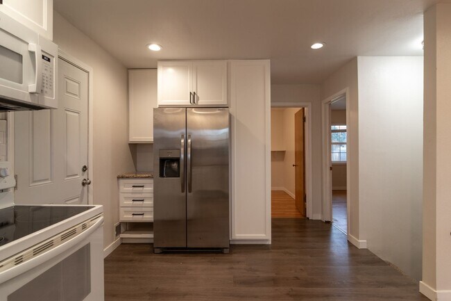Foto del edificio - 5 Bed 2 Bath Home Available in Spokane Val...