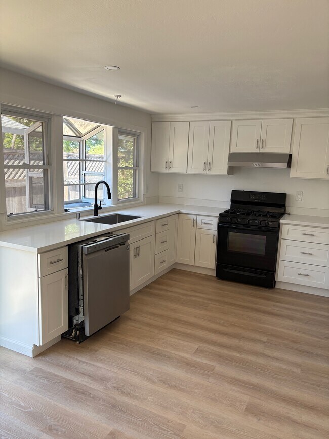 Foto del edificio - 2001 Contra Costa Ave