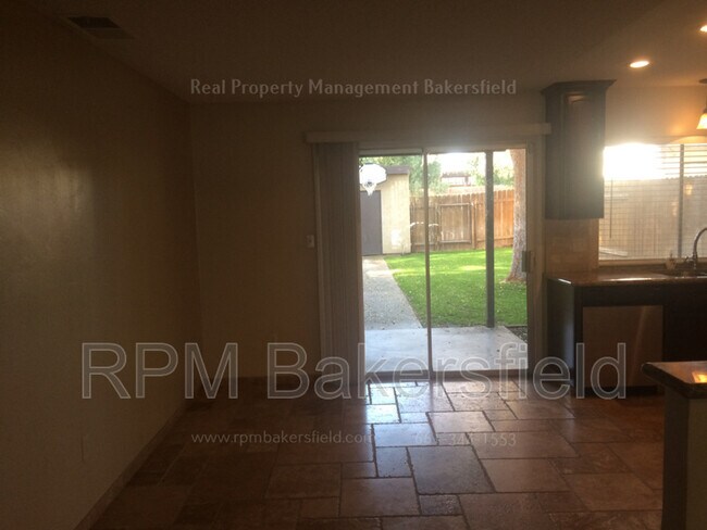 Building Photo - 3009 N Half Moon Dr