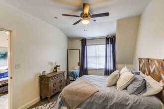 The Oaks on The Square photo'