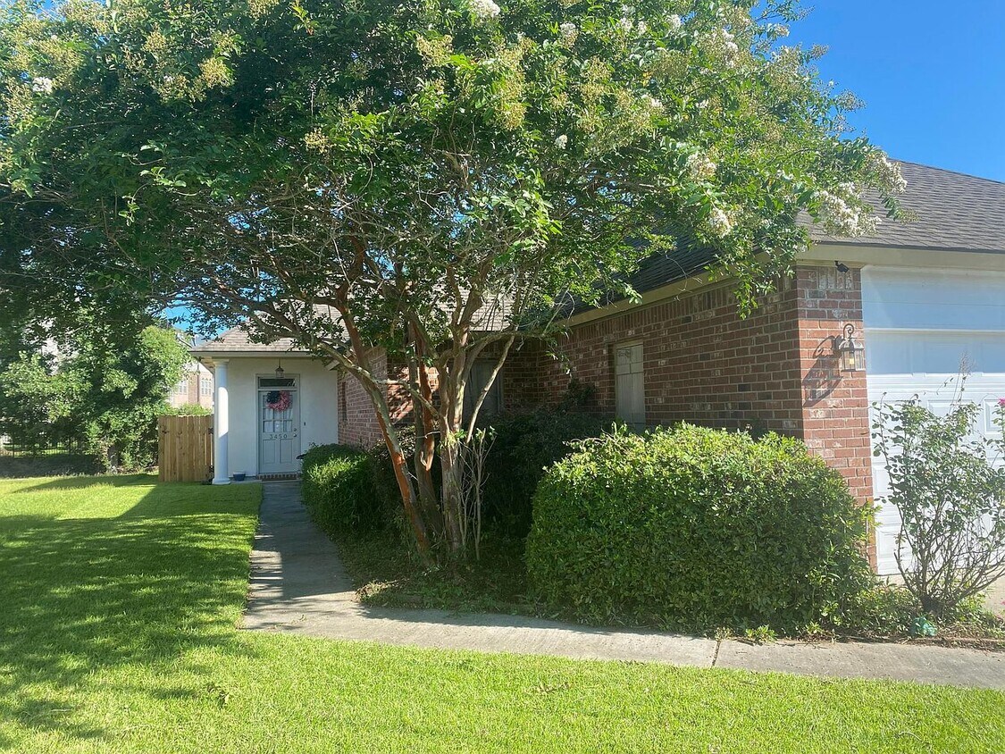 Foto principal - 3450 Northlake Ave