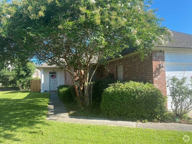 Building Photo - 3450 Northlake Ave