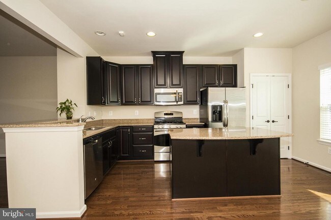 Foto del edificio - 9437 Paragon Ct