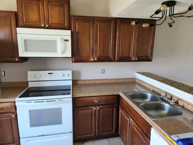 Building Photo - 762 Aquatic Dr