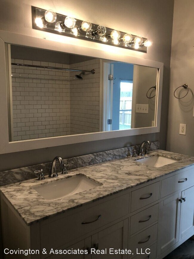 Foto del edificio - 3 br, 2 bath House - 7678 Elmwood Dr.