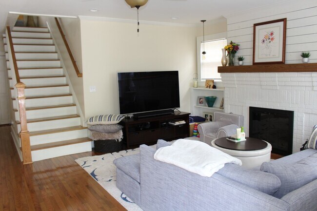 Building Photo - Central AVL - Updated Montford Beauty!