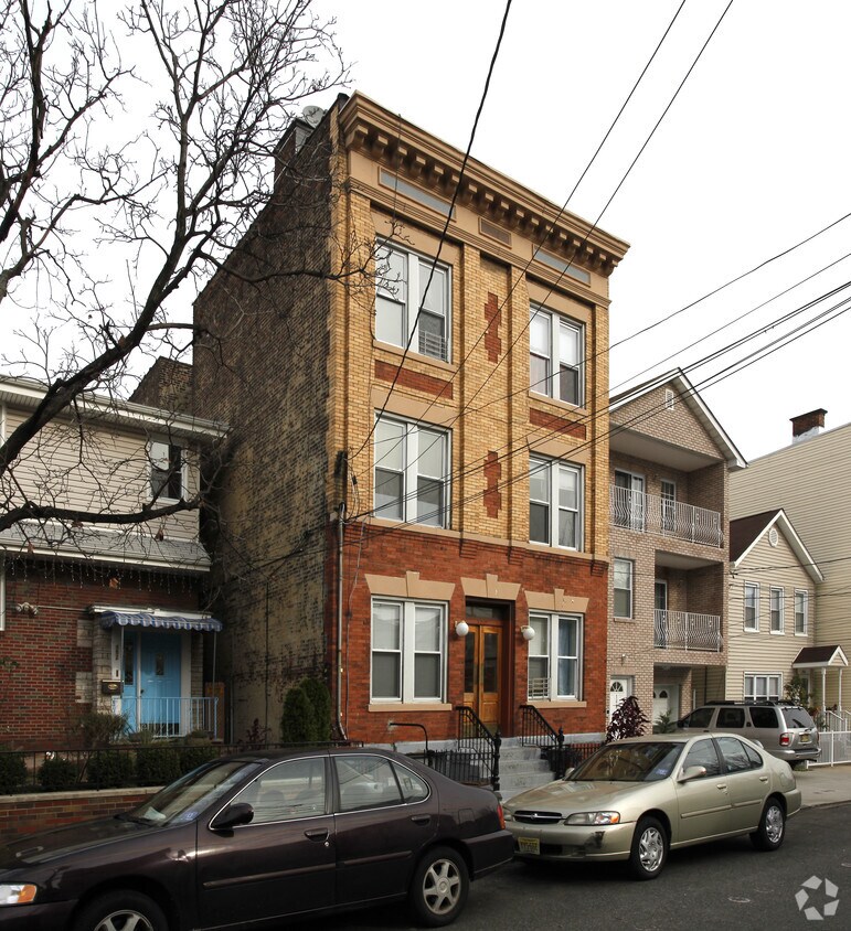 Building Photo - 150 St Pauls Ave