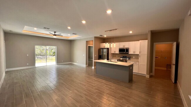Foto del edificio - BEAUTIFUL 4 Bedroom, 2 Bathroom Home in Po...