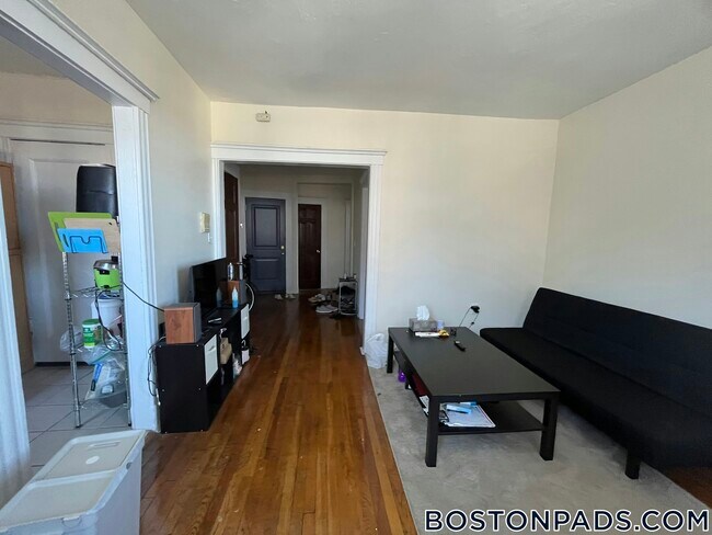 Building Photo - 248 Kelton St