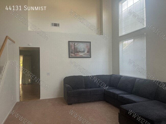 Building Photo - 44131 Sunmist-