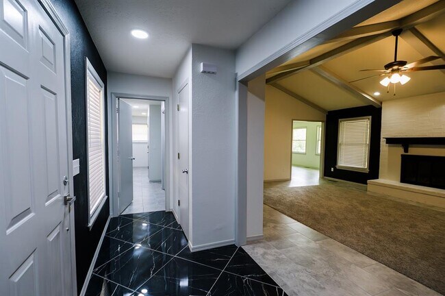 Foto del edificio - 3215 Woodsboro Dr
