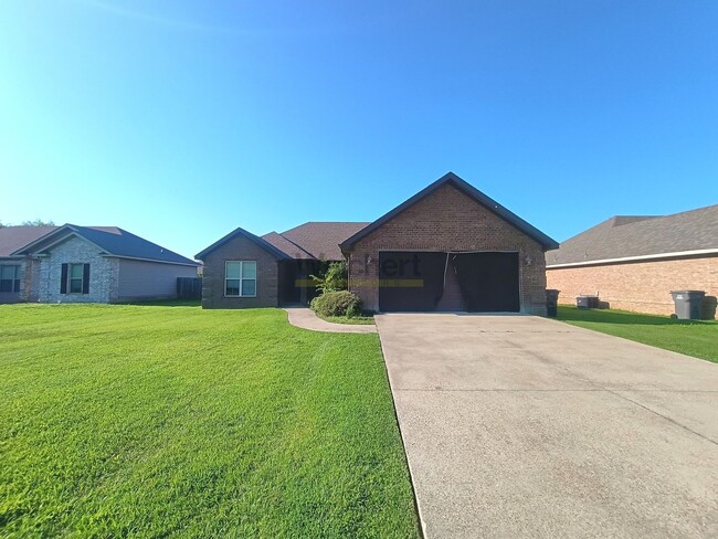 Building Photo - Modern 3BR/2BA Home with Concrete Floors