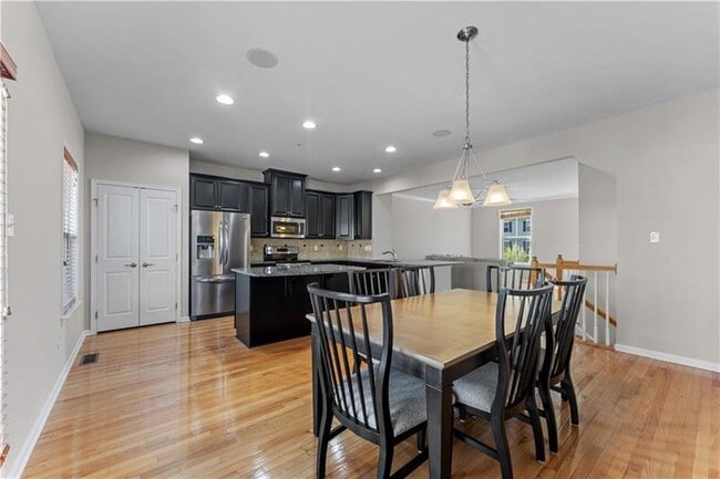Photo - 410 Fairmont Dr Townhome
