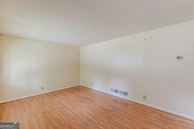 Foto del edificio - 828 Sheppard Way