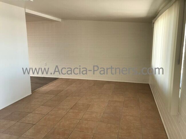 Foto del edificio - 1666 E Irvington Rd