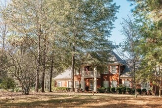 Building Photo - 565 Schaeffer Loop