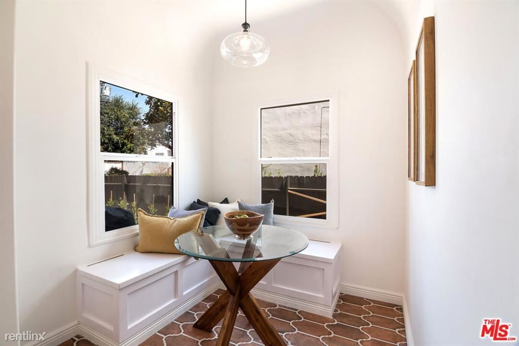 Primary Photo - 3 br, 2.5 bath House - 1049 S Hayworth Ave