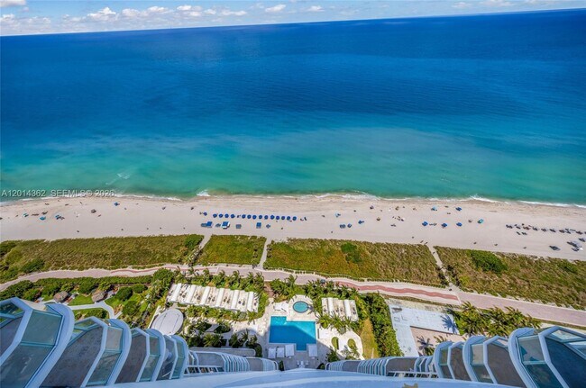 Foto del edificio - 6365 Collins Ave