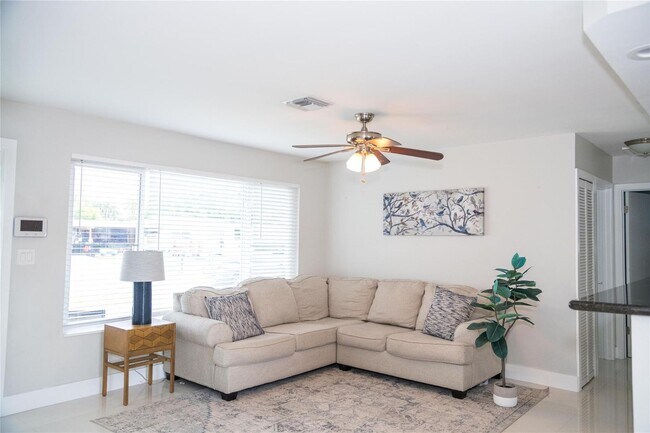Foto del edificio - 6240 NW 15th St