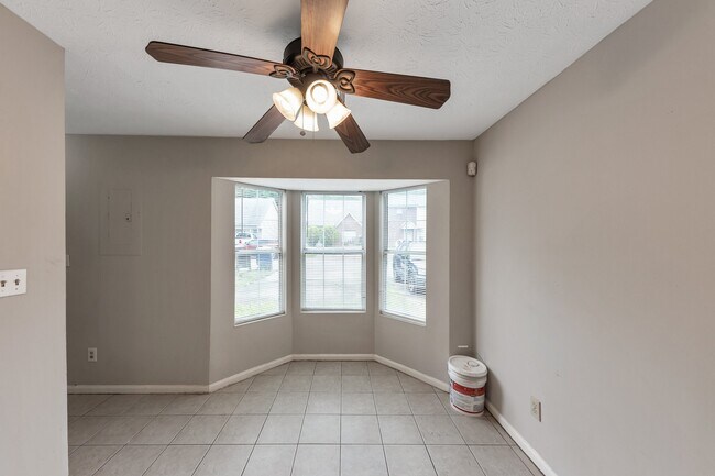 Foto del edificio - 8541 Westchester Dr