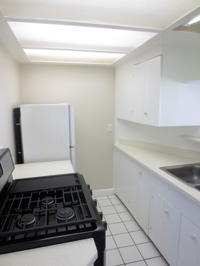 Building Photo - 254 Cypress Dr