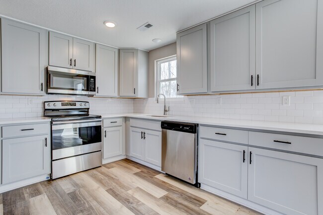 Building Photo - 6141 N Judson Dr