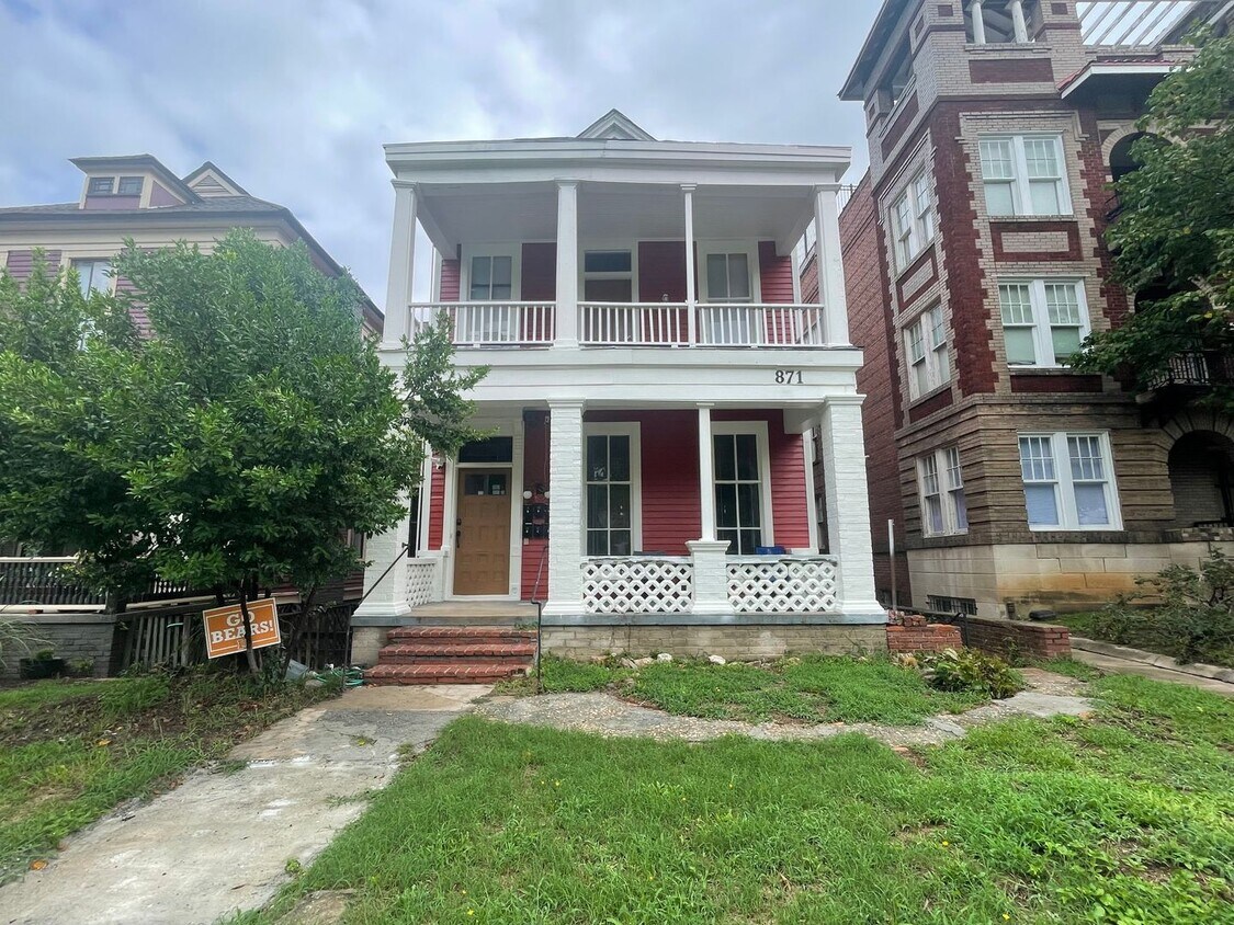 Primary Photo - Studio Apartment with Utilities Included!