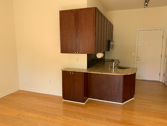 Foto del edificio - 525 E 6th St