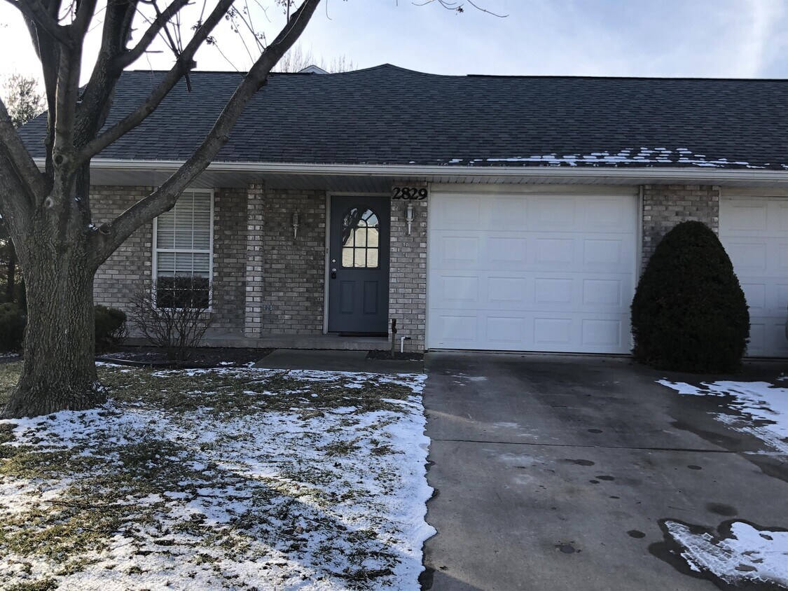 Primary Photo - 2829 Bluff Ridge Dr