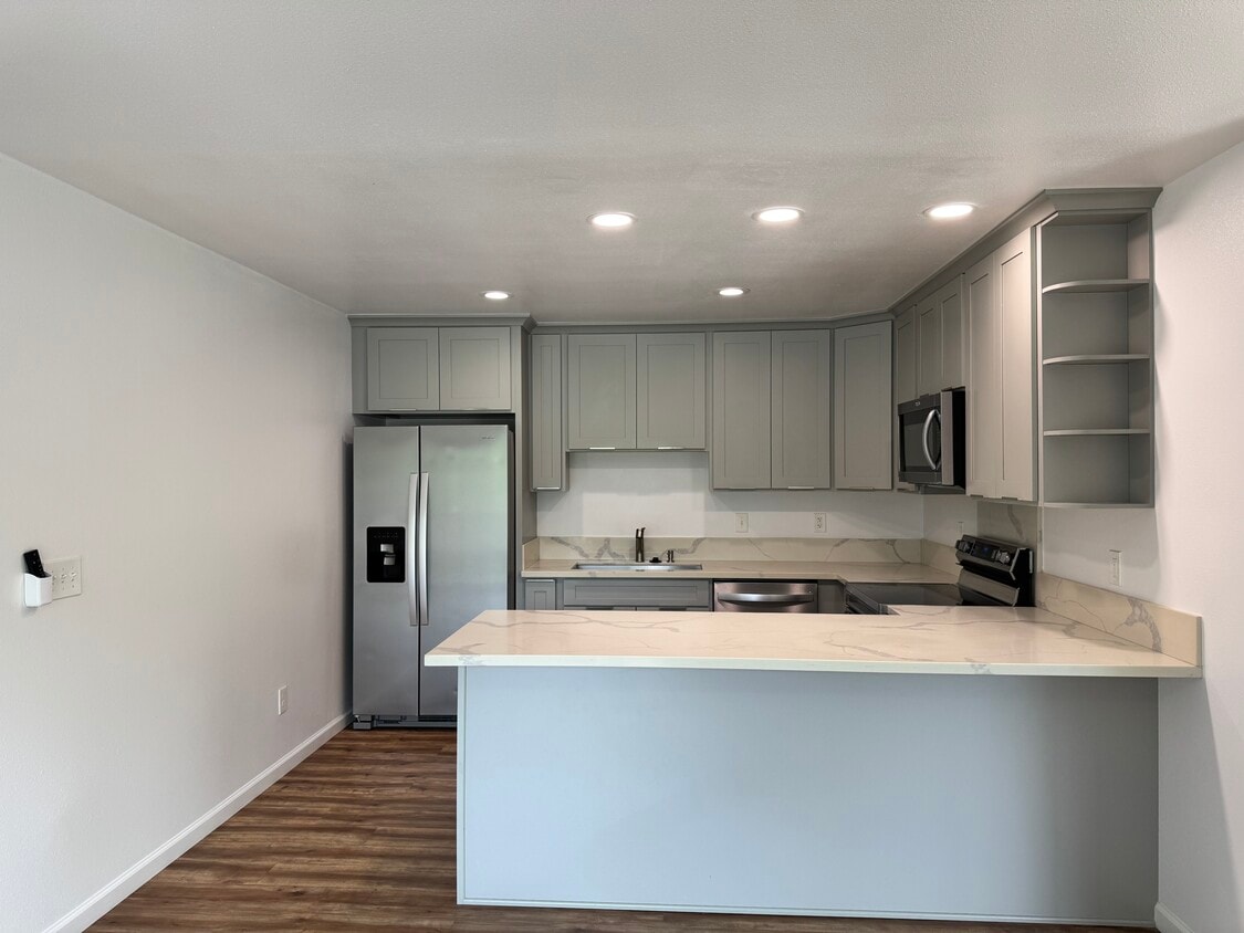 Primary Photo - 45-102A Waiape Pl